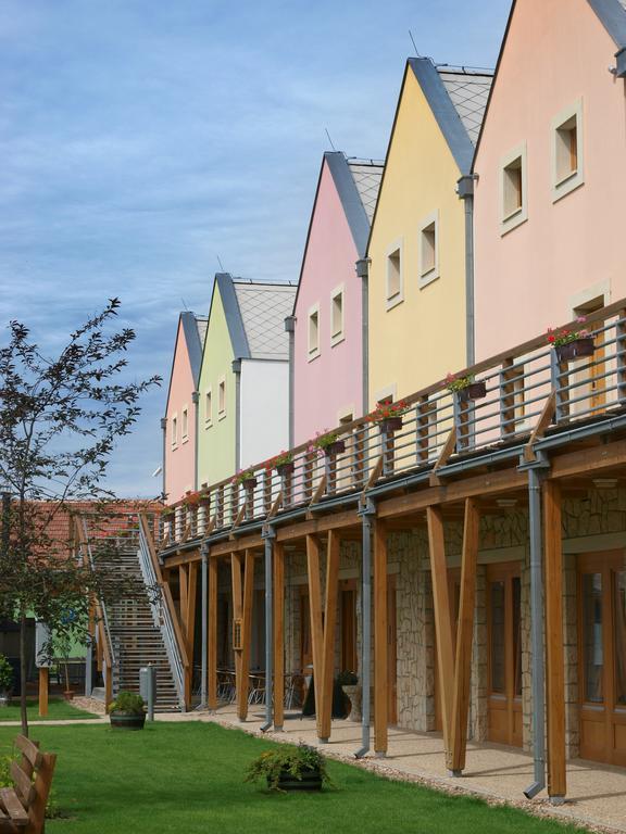 Hotel Kravi Hora Bořetice Exteriör bild